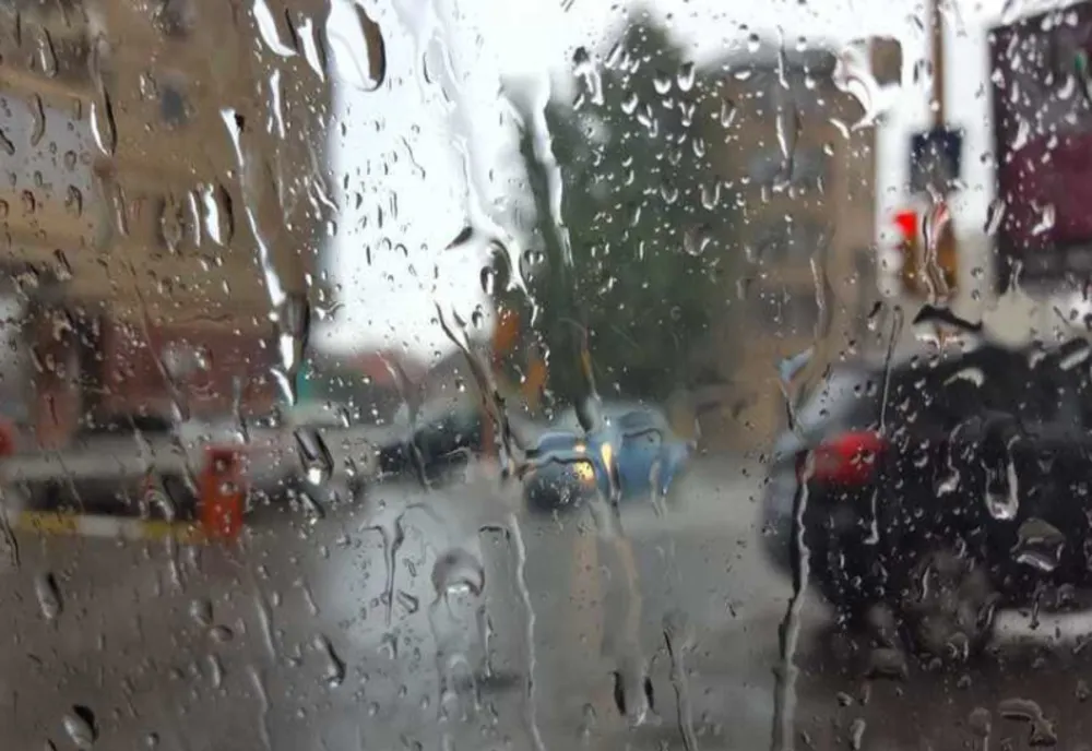 Aluviuni scurse pe versanți. Circulație îngreunată