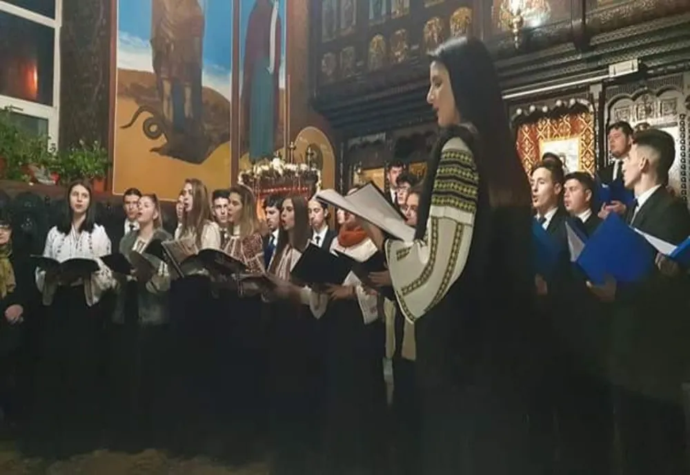 Concert caritabil de colinde la parohia Brezoi I