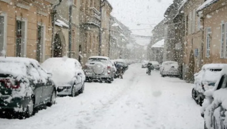 Vâlcea: Se circulă în condiții normale. DN 7 Sibiu: ninge, se acționează cu material antiderapant