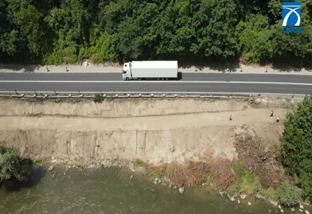 VIDEO Trafic îngreunat pe DN7 de lucrările de consolidare