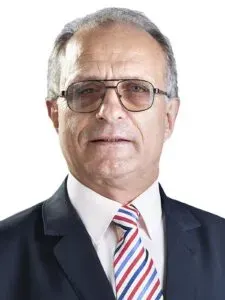 PENSIONARUL VASILE COCOȘ, FOST DEPUTAT PSD ȘI VICEPRIMAR AL MUNICIPIULUI RÂMNICU VÂLCEA, ÎNCASEAZĂ LUNAR PESTE 15.000 DE LEI DIN FONDURI PUBLICE
