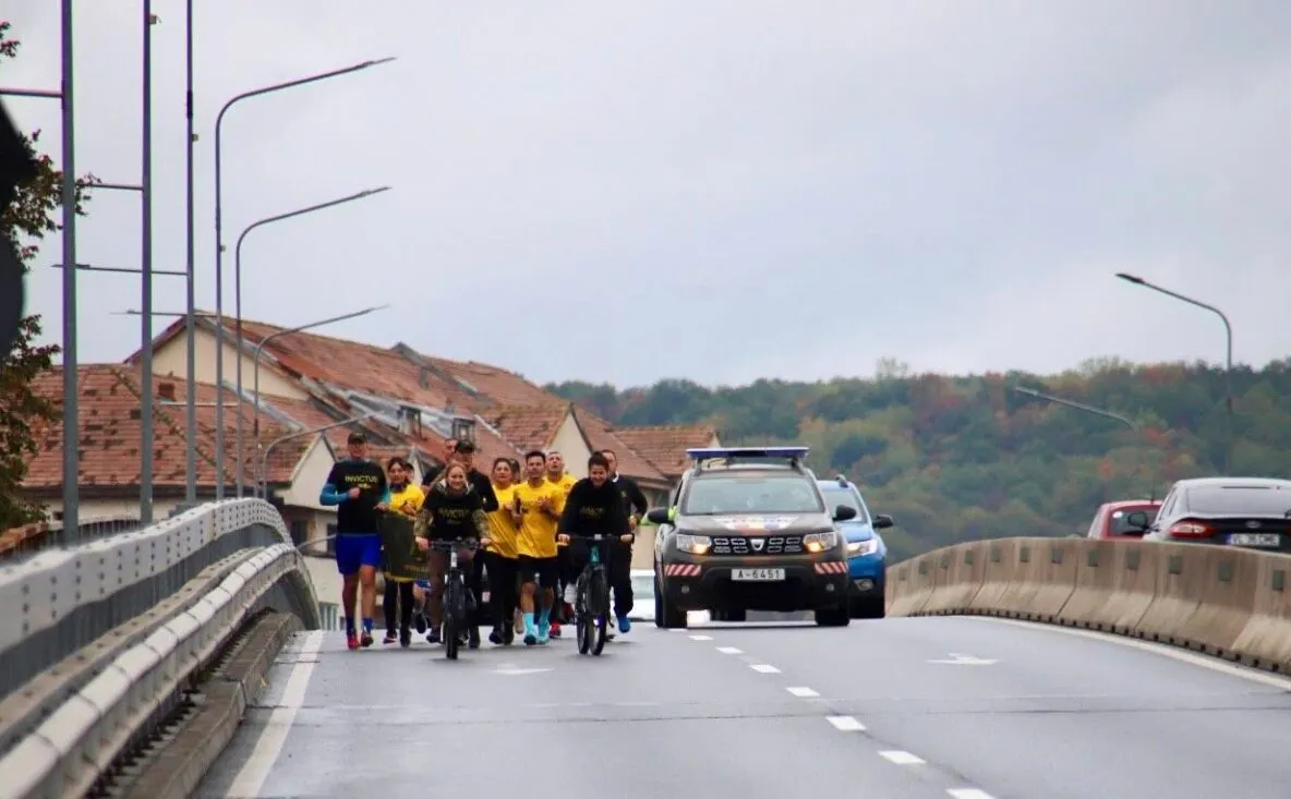 Ștafeta Veteranilor „Invictus” a ajuns la Râmnicu Vâlcea! Voluntarii duc Drapelul României spre Slatina