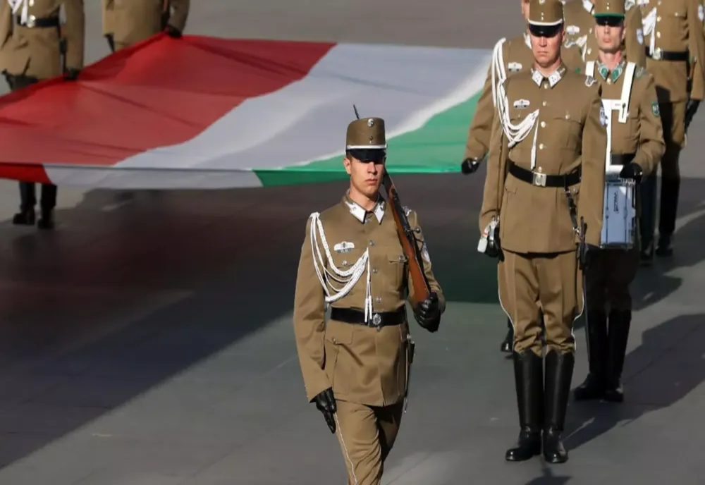 Ungaria construiește o bază militară aproape de granița cu România