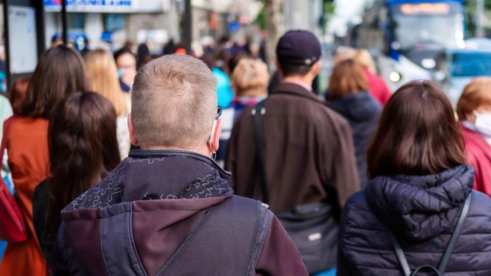 Românii întorc spatele sistemului: prăbușire istorică a încrederii în stat și partenerii externi