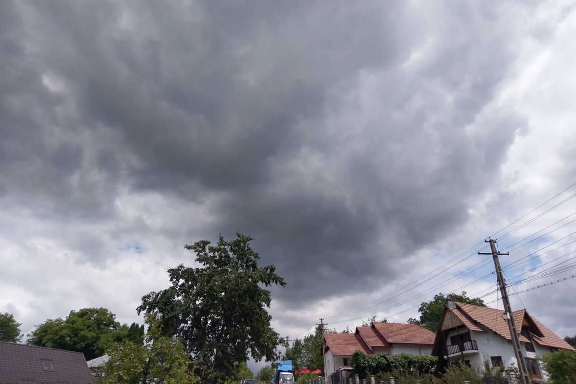 Avertizare meteorologica in Valcea ! Cod galben si cod portocaliu de ploi - 27 iunie 2018