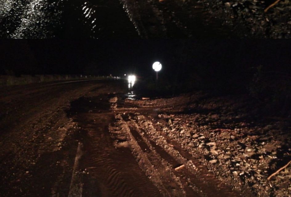 Valea Oltului, blocată de ploi