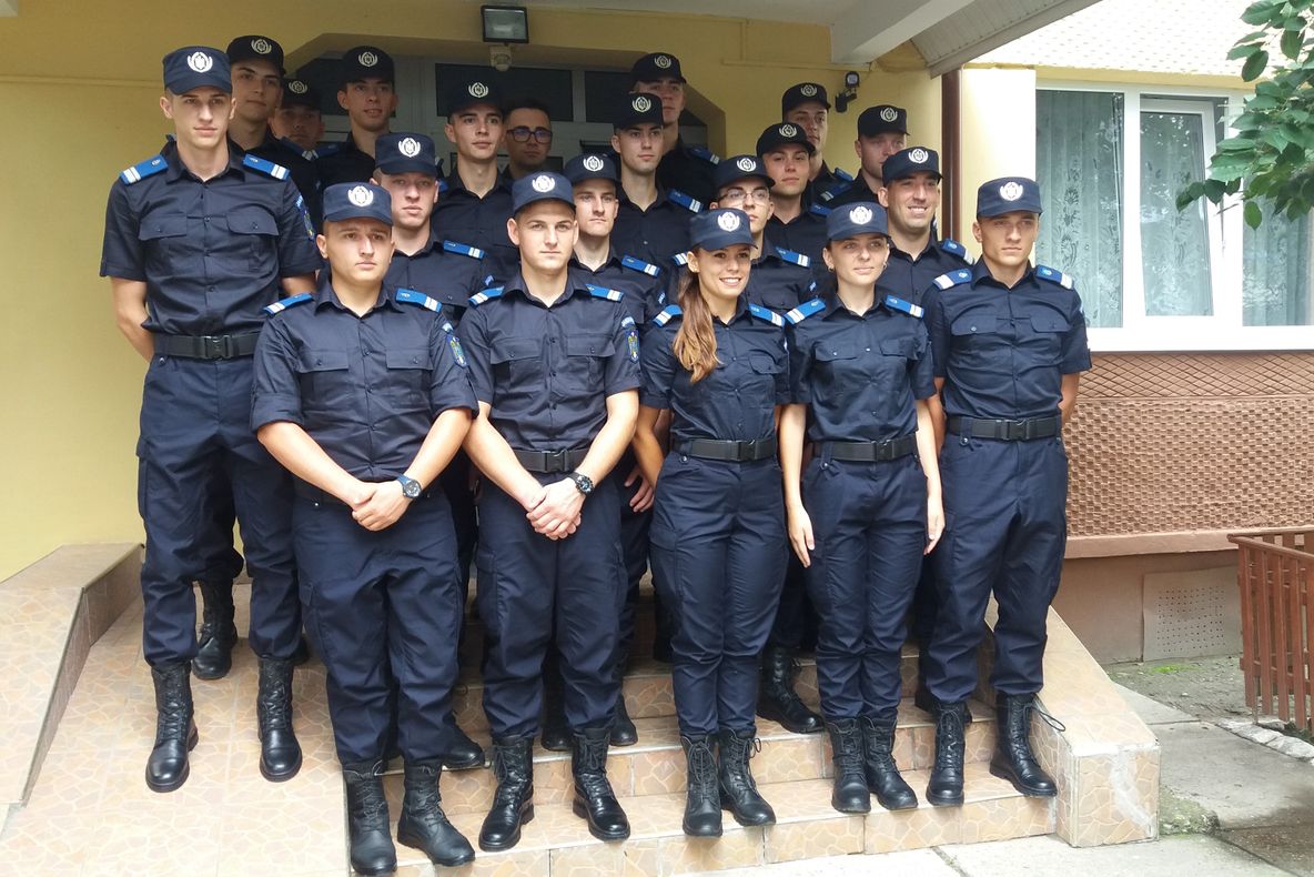 Jandarmii predau lectii de prevenire şi combatere a faptelor antisociale în zonele turistice