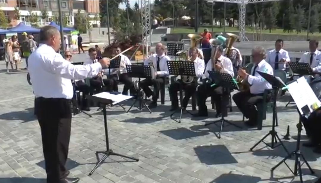 Muzica de promenada  in centrul Ramnicului