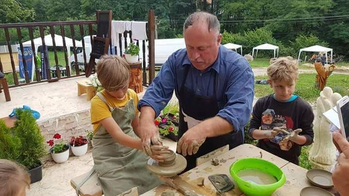 Atelier de olărit pentru cei mici, in Horezu