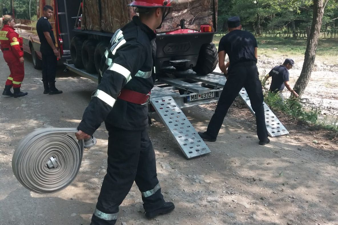 Exercițiu de pregătire pentru stingerea incendiilor la fondul forestier