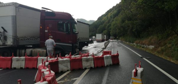 Traficul a fost blocat pe Valea Oltului