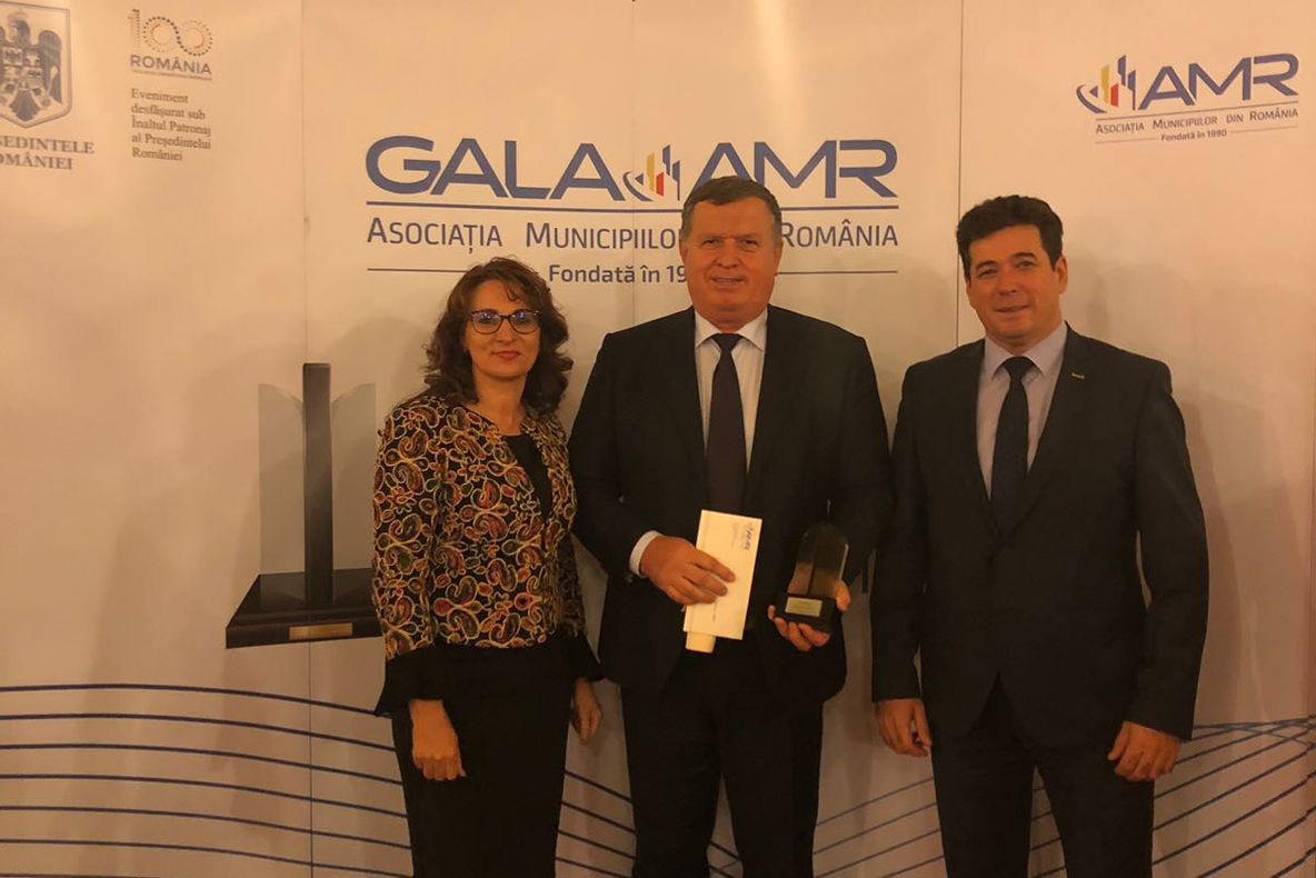 Primarul Gutău a primit Premiul Special al Galei Asociaţiei Municipiilor