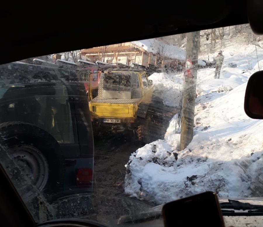 Sat izolat complet din cauza zăpezii. Convoi umanitar în sprijinul localnicilor din Pietriș, Comanca de Sus, Gurguiata