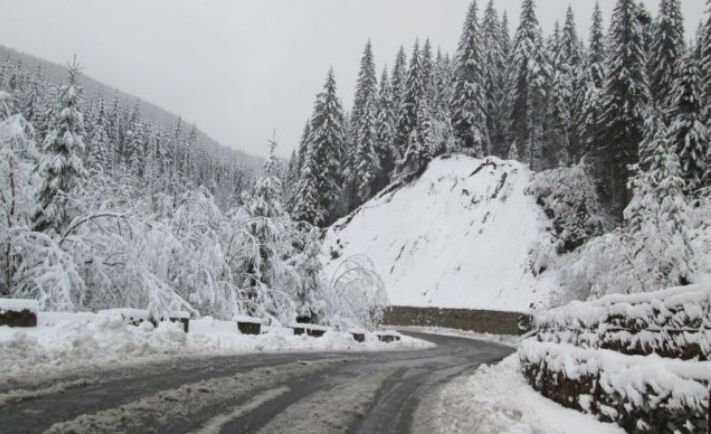 Ninsoarea a afectat mii de vâlceni. 6578 de locuitori fără curent electric, astăzi