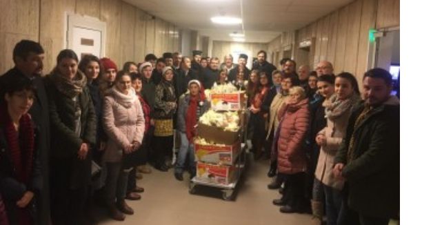 Colinde și daruri oferite de preoți la Spitalul Județean Vâlcea