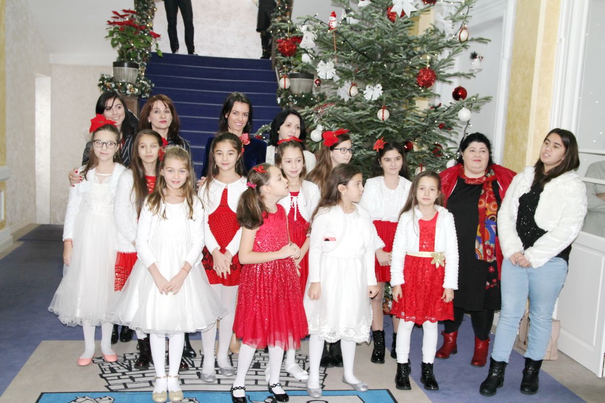 Corul de copii ”Angel Voice”, la Primaria Râmnicului