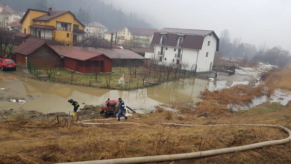 Persoane evacuate din casă în Călimănești