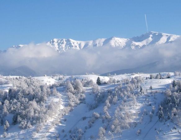 Un bărbat rătăcit în munți, căutat de echipele de salvare