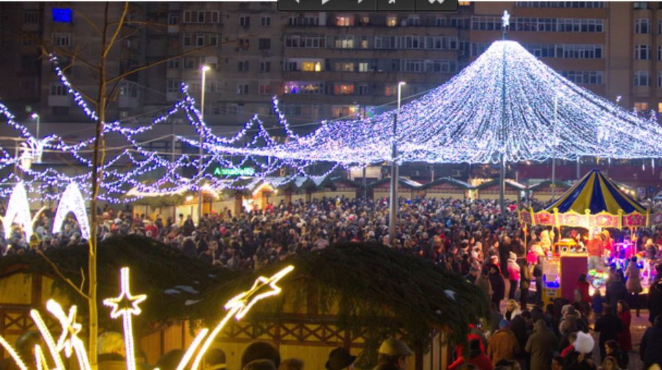 Mii de râmniceni au sărbătorit aseară trecerea în noul an în Centrul Civic