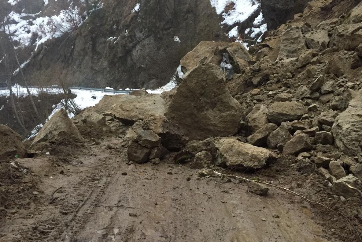 O nouă alunecare de teren în Vâlcea