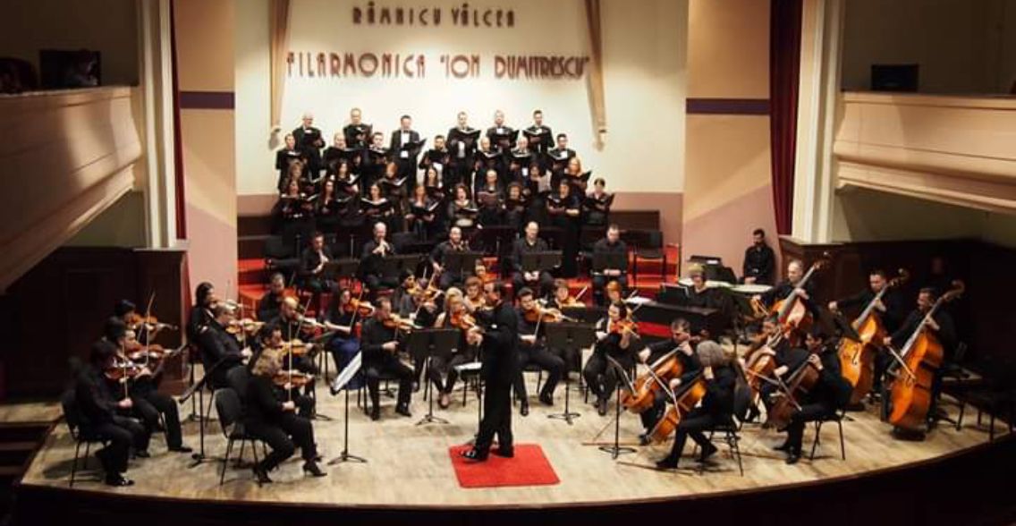 Cele mai fredonate șlagăre românești, la Filarmonica din Râmnicu Vâlcea