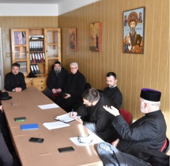 Preoții vâlceni caută noi proiecte pentru tineri