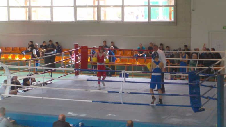 Blues și box la Brezoi