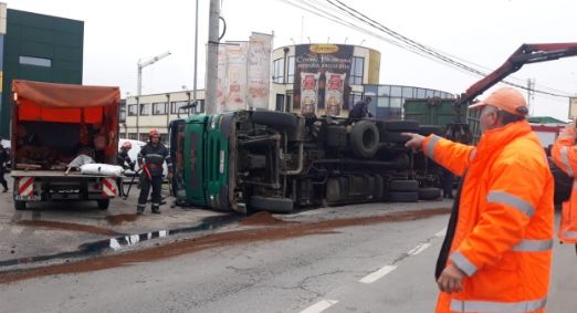 Circulatie blocată la intrarea în sudul orașului Râmnicu Vâlcea