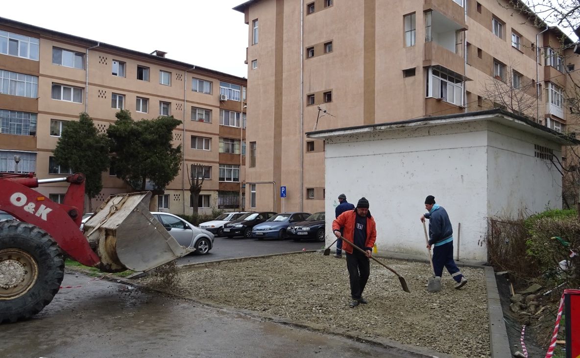 Primăria Râmnicului amenajează mai multe parcări din oraş