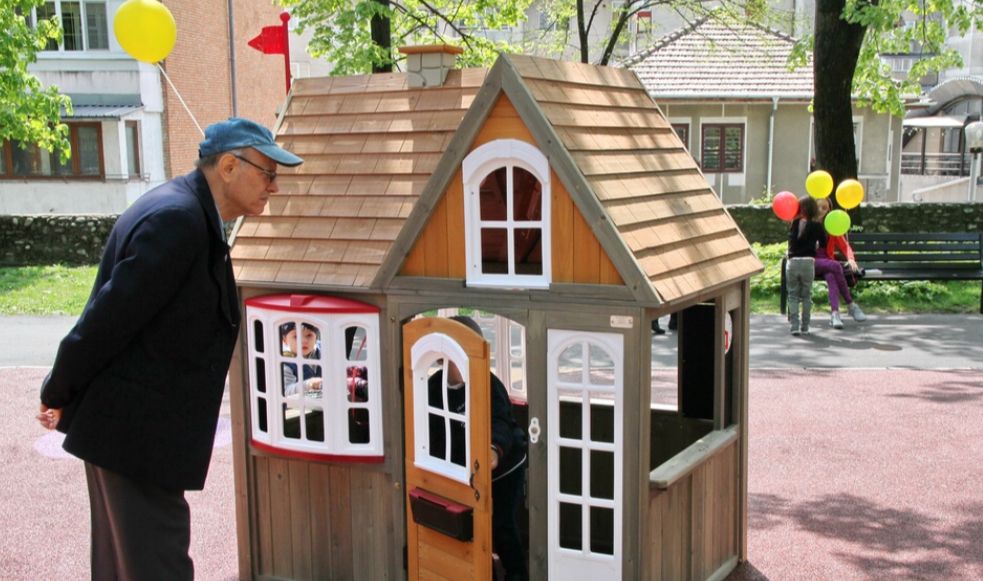 Loc de joacă modernizat în Parcul Mircea cel Bătrân din Râmnicu Vâlcea