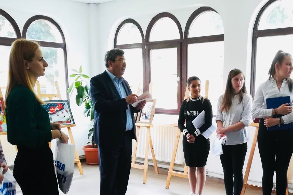 Orașul Călimănești găzduiește o nouă expoziție de pictură sacră