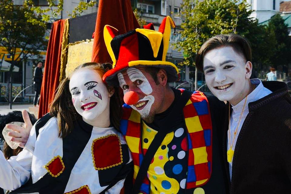 Animație specială oferită de actori ai Teatrului Ariel la “Maratonul Iepurașului”