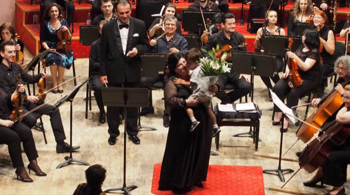 Soprana Camelia Clavac, pe scena Filarmonicii "Ion Dumitrescu”