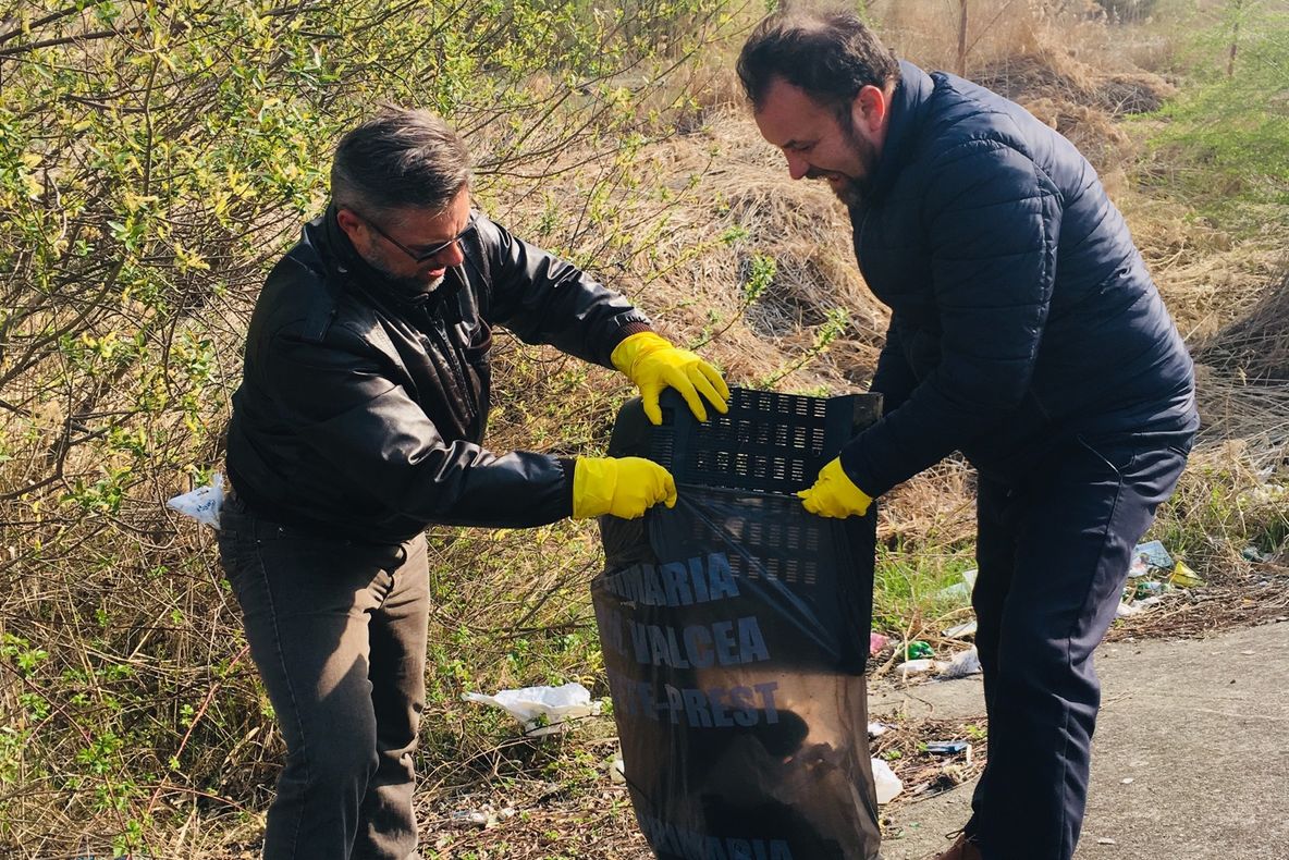 O parte a râmnicenilor care își respectă orașul a ales astăzi voluntariatul