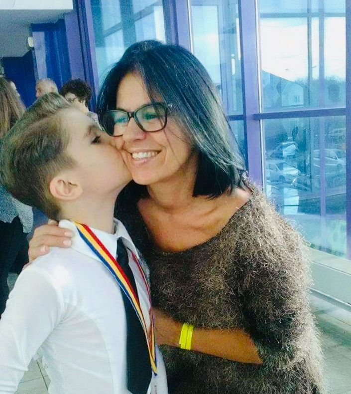 Dansul florilor și al victoriilor pentru tinerii dansatori conduși de Alexandru Runceanu