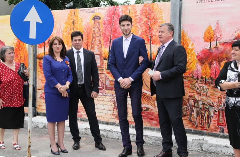 A fost inaugurat ansamblul de picturi ”Imagini-monumente ale Râmnicului”, autor Adrian Luță