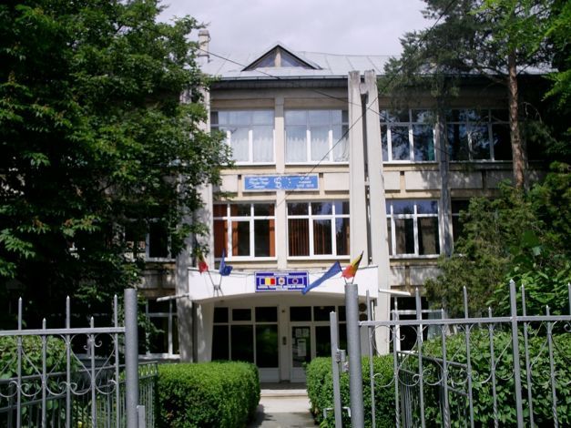 Hram și expoziție la Muzeul Satului Vâlcean !