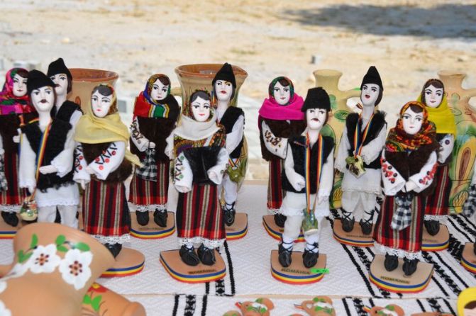 Meșteșugarii vâlceni își duc tradiția mai departe, la Târgu Jiu