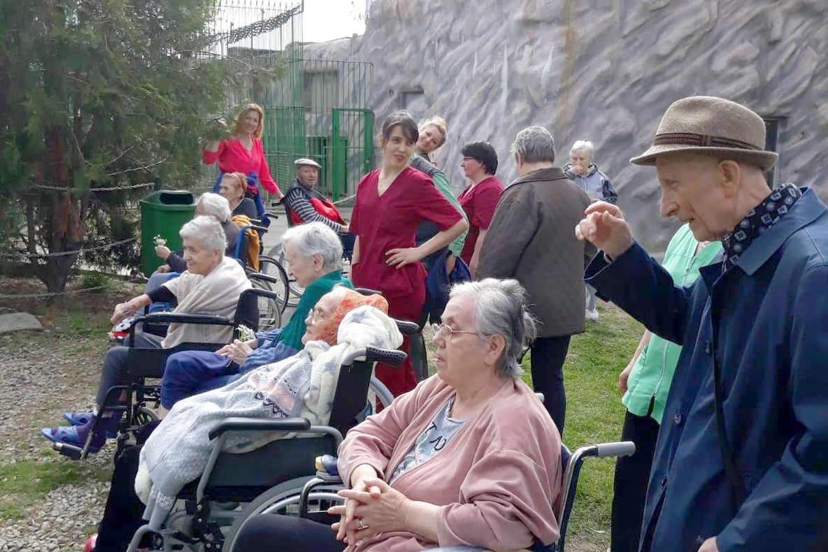 Activităţi diverse de Paşti la Căminul pentru Persoane Vârstnice