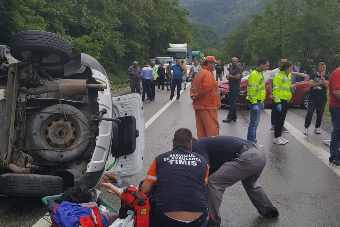 Accident de circulație grav la Câineni !