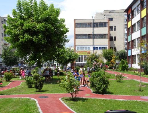 Un nou spațiu de joacă inaugurat astăzi în Râmnic, în prezența a sute de copii