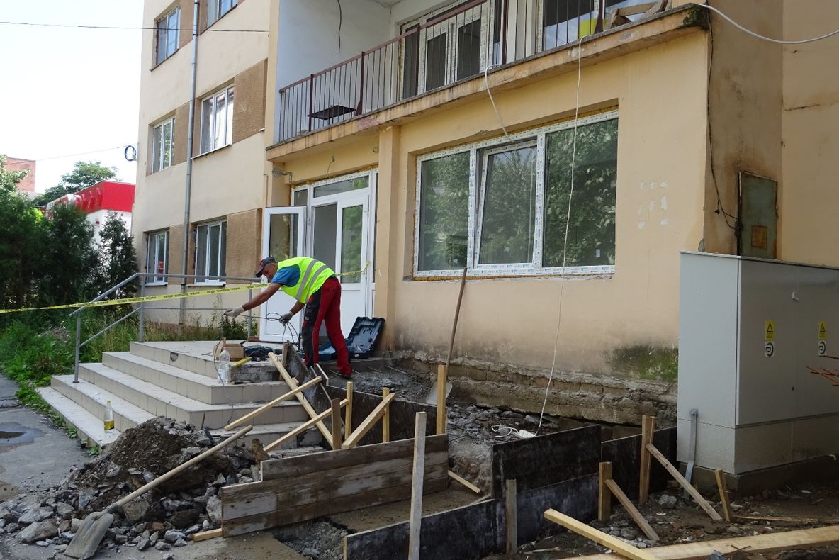 Două contracte de finanţare semnate de primarul Mircia Gutău