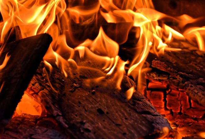 Incendiu la un depozit de legume și fructe din Râmnicu Vâlcea