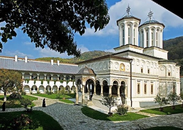 Dumnezeiasca Înfrumuseţare a lui Hristos, celebrată în bisericile și mănăstirile vâlcene