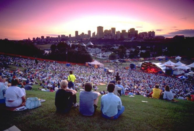 Acorduri de folk în Orașul Viilor