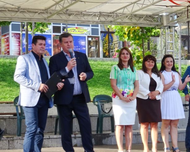 Premii pentru elevii vâlceni