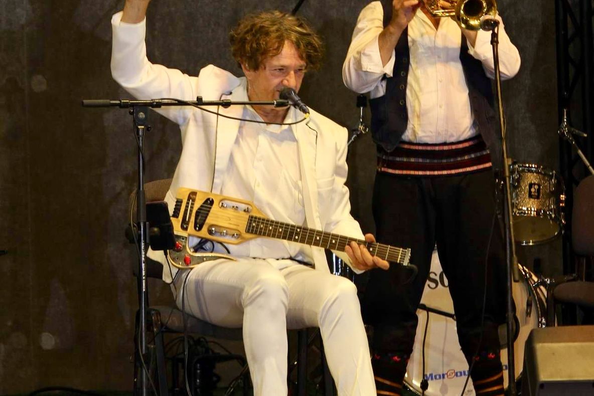 Mii de vâlceni au aplaudat aseară ritmurile balcanice ale unuia dintre cei mai cunoscuți muzicieni ai lumii