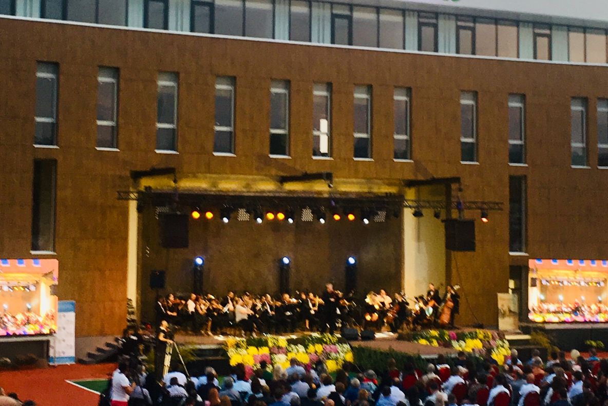 Cel mai mare complex sportiv și primul concert Goran Bregovic,  celebrate la această oră în Râmnic