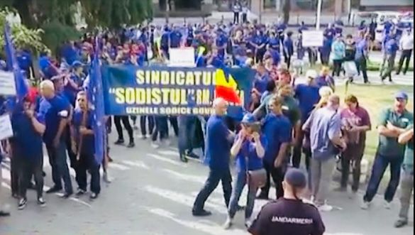 Noi proteste în Râmnic. Restricții de trafic