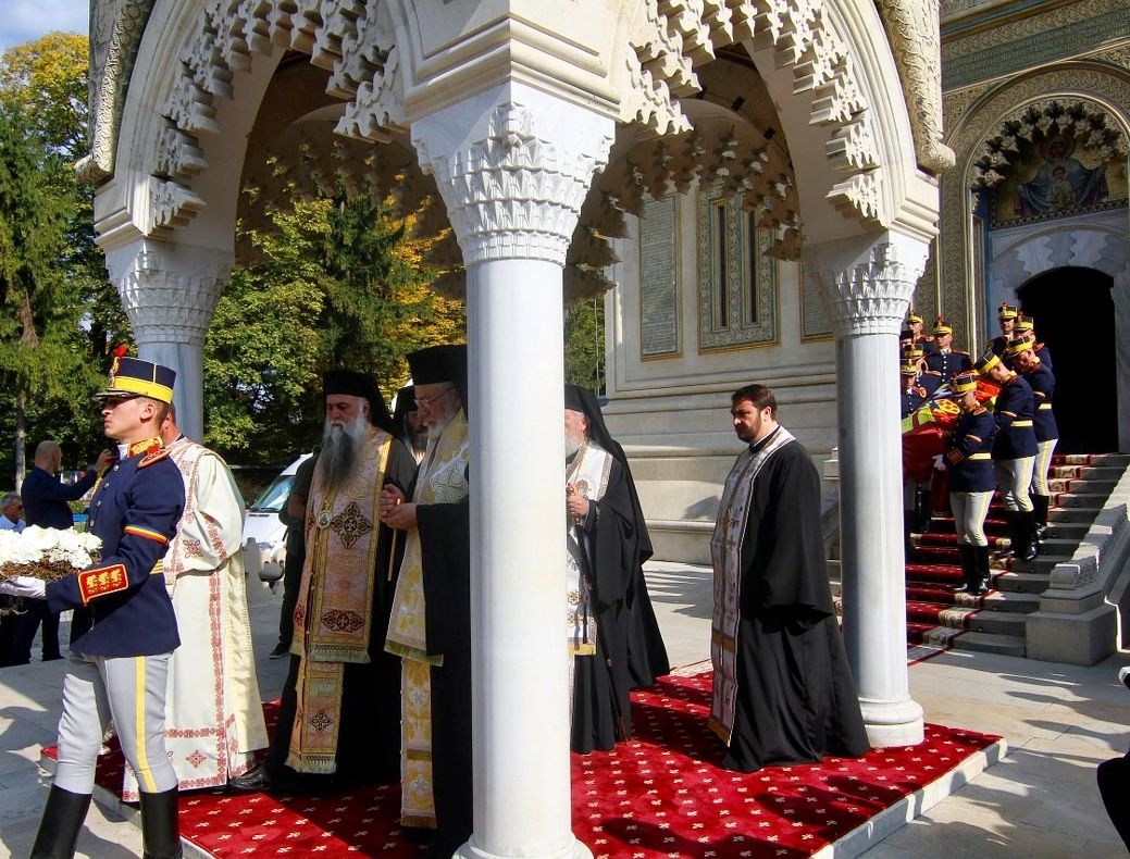 Înaltpreasfințitul Părinte Varsanufie, prezent la slujba Reginei-Mamă, Elena a României